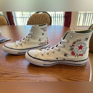 HTF Berries and Bees Converse | Mens 6, Womens 8